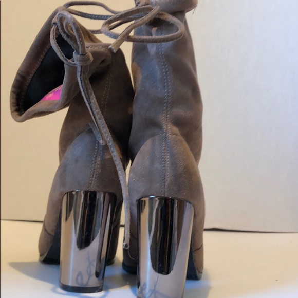 Catherine Malandrino bronze & brown tie up booties - Picture 4 of 5